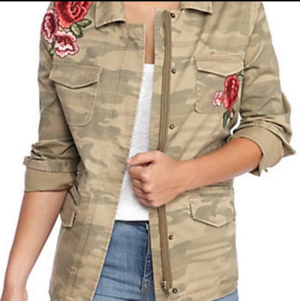 True craft camo flower embroidered zip jacket